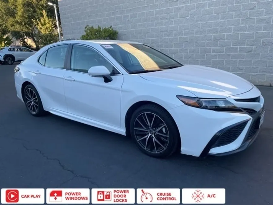 2023 Toyota Camry SE photo 1