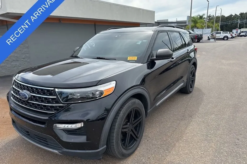 2021 Ford Explorer XLT photo 1