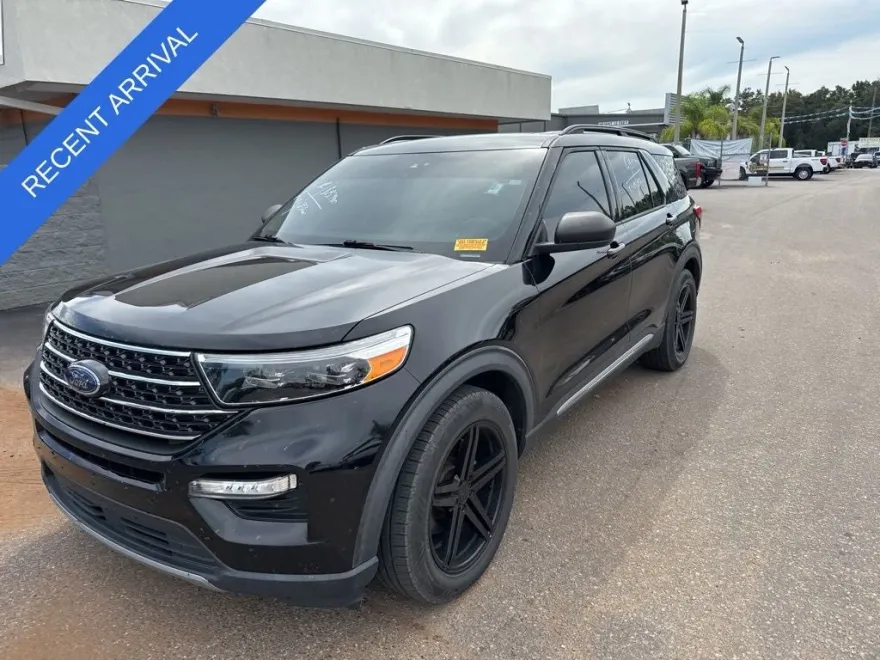 2021 Ford Explorer XLT photo 1