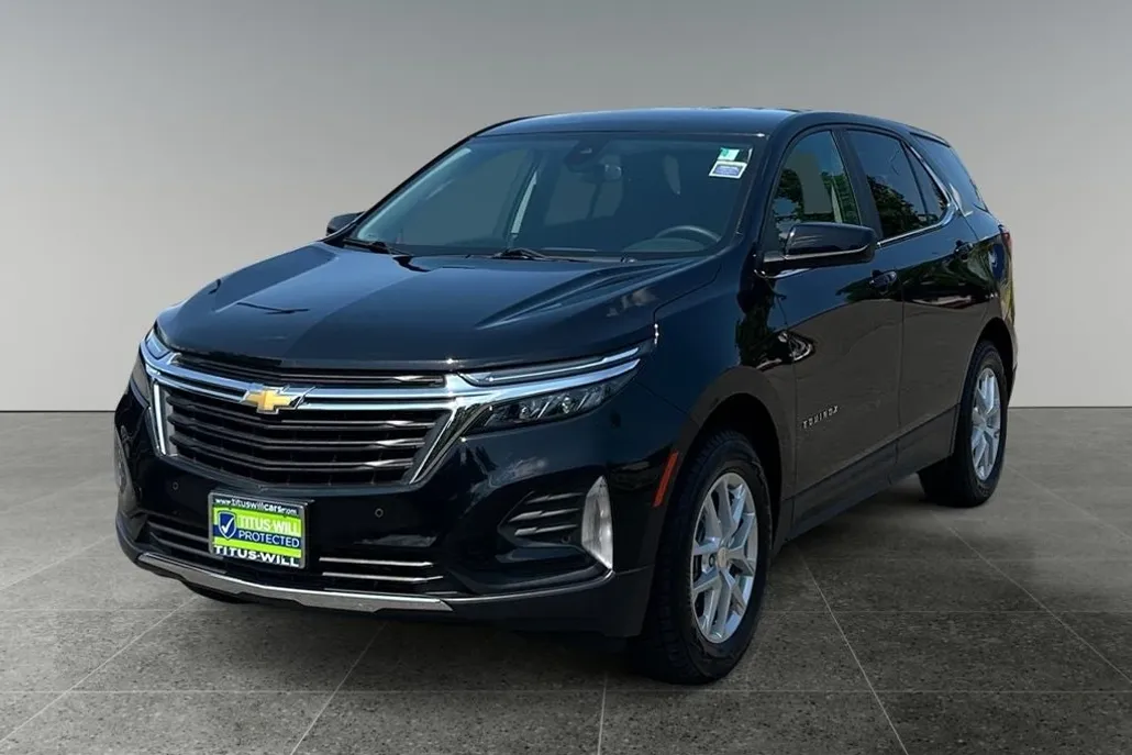 2023 Chevrolet Equinox LT photo 1