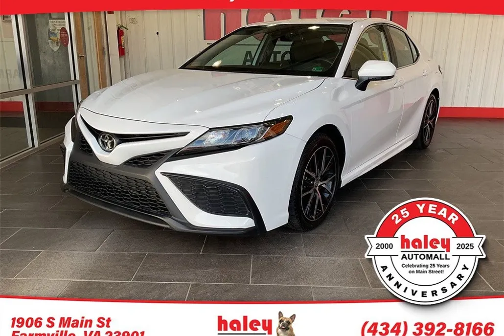 2024 Toyota Camry SE photo 1