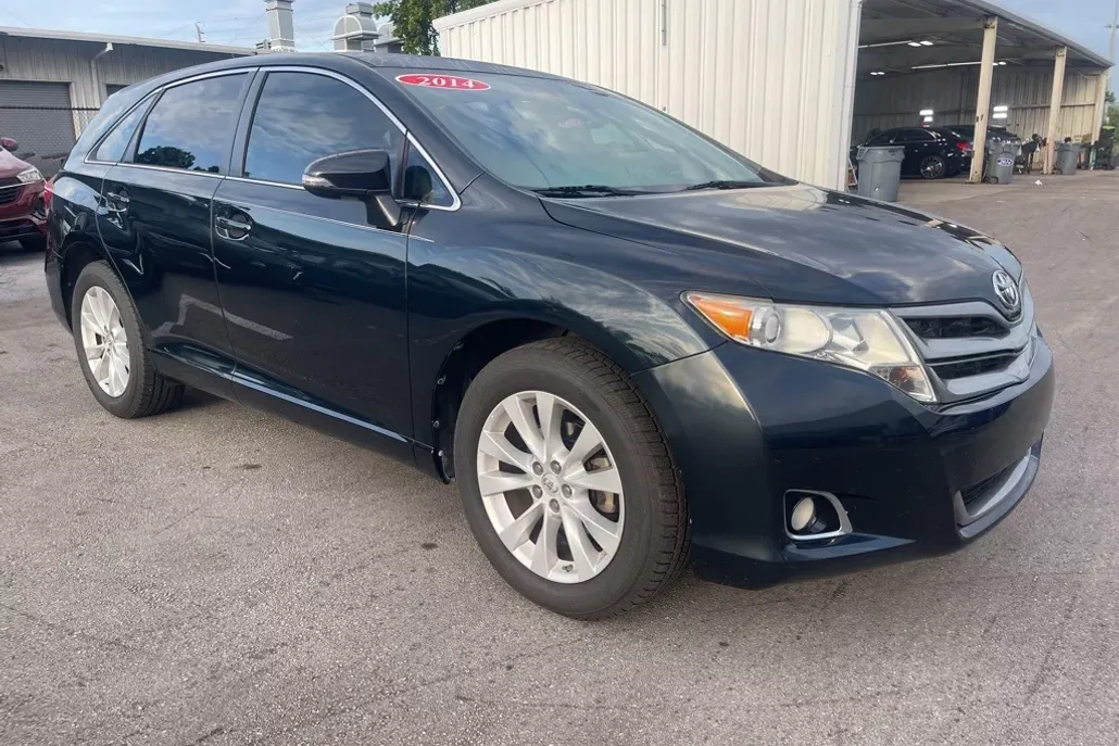 2014 Toyota Venza LE photo 1
