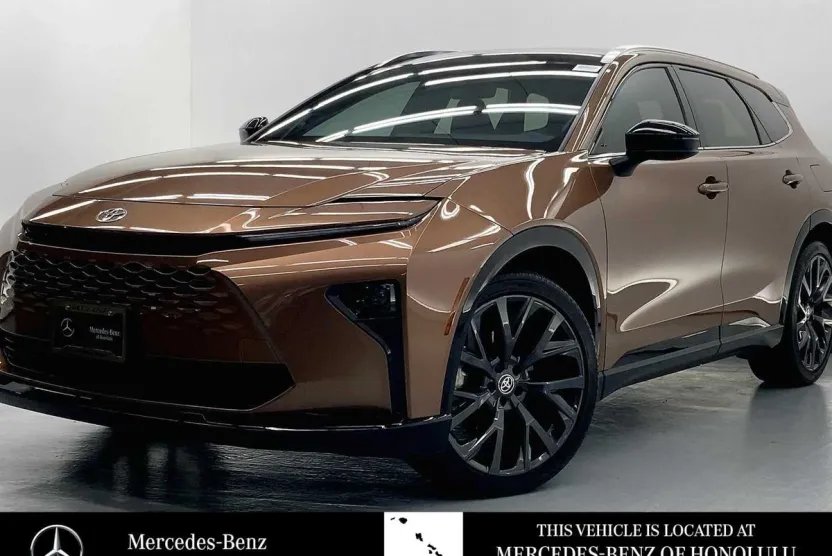 2025 Toyota Crown Signia Limited photo 1