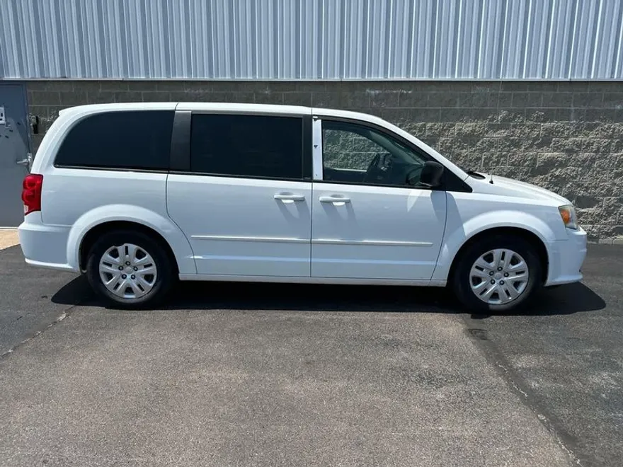 2014 Dodge Grand Caravan SE photo 2