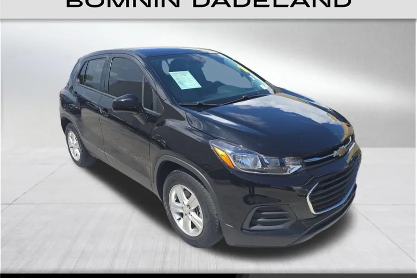 2022 Chevrolet Trax LS photo 1