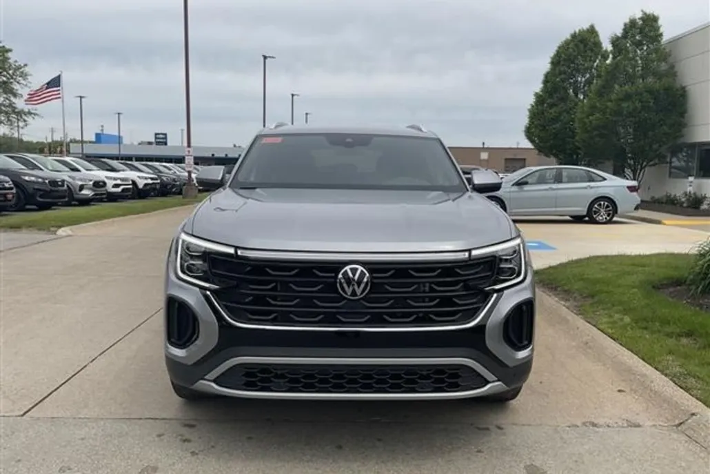 2025 Volkswagen Atlas Cross Sport SE Technology photo 1