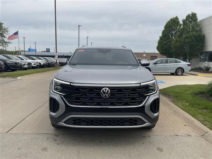 2025 Volkswagen Atlas Cross Sport SE Technology photo 1