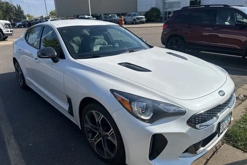 2020 Kia Stinger GT-Line photo 1