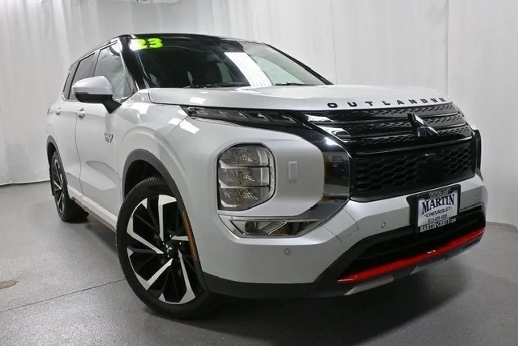 2023 Mitsubishi Outlander PHEV SE photo 1