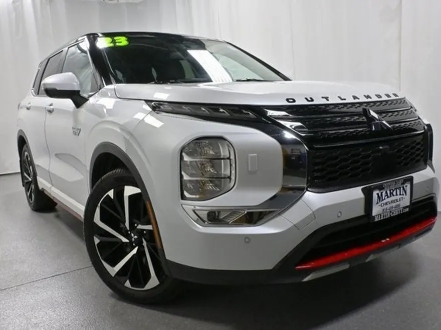 2023 Mitsubishi Outlander PHEV SE photo 1