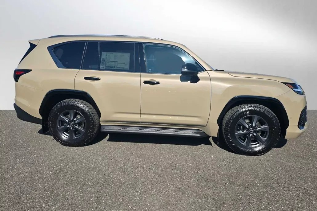 2025 Lexus LX photo 1
