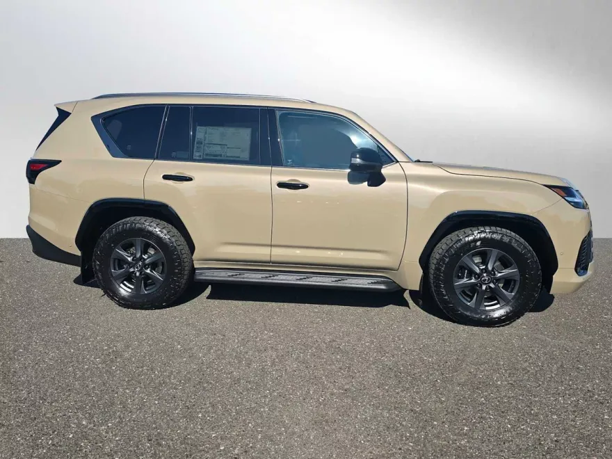 2025 Lexus LX photo 1