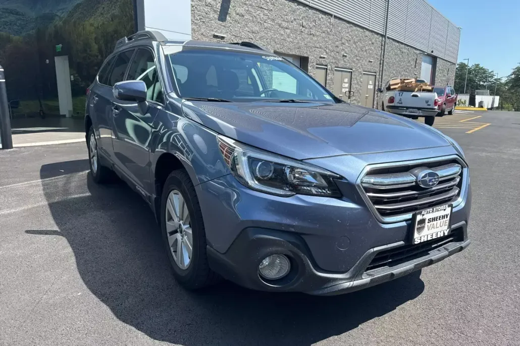 2018 Subaru Outback 2.5i Premium photo 1