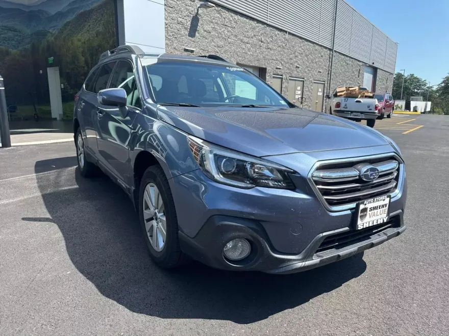 2018 Subaru Outback 2.5i Premium photo 1