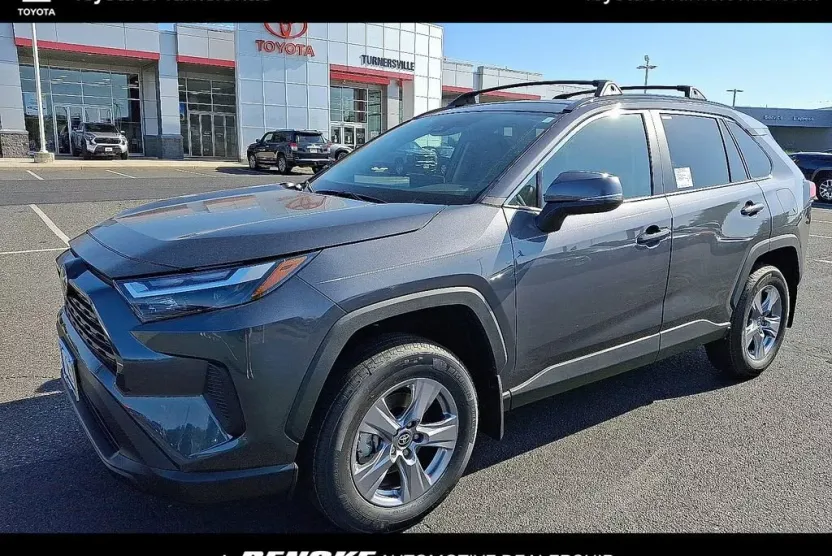 2025 Toyota RAV4 XLE photo 1