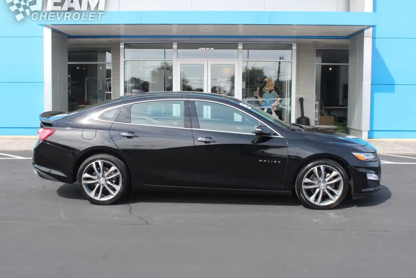 2022 Chevrolet Malibu Premier photo 1