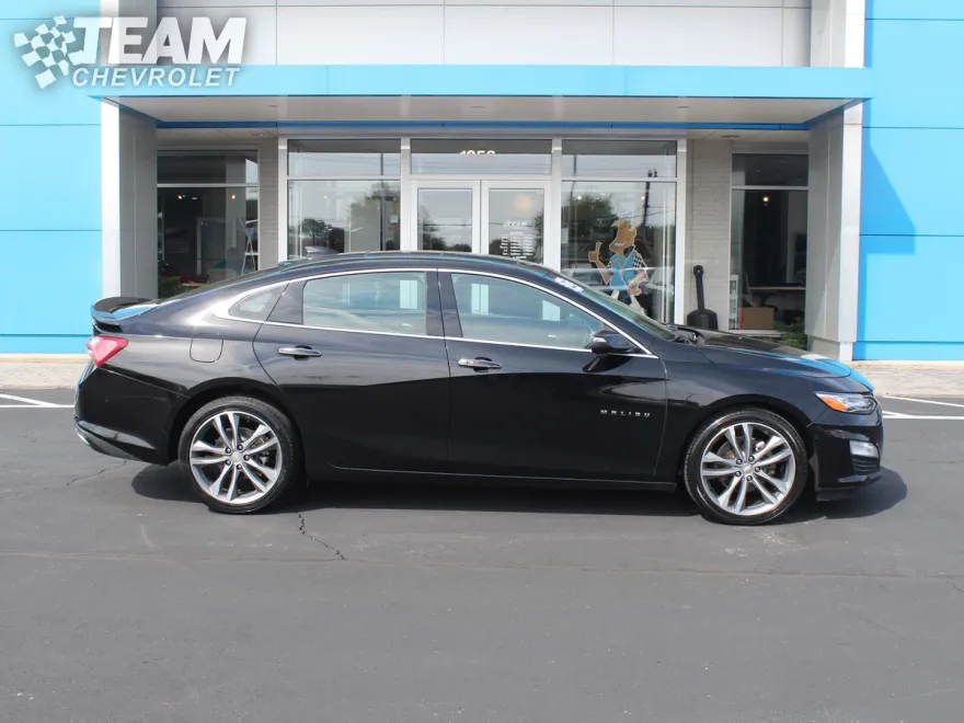 2022 Chevrolet Malibu Premier photo 1