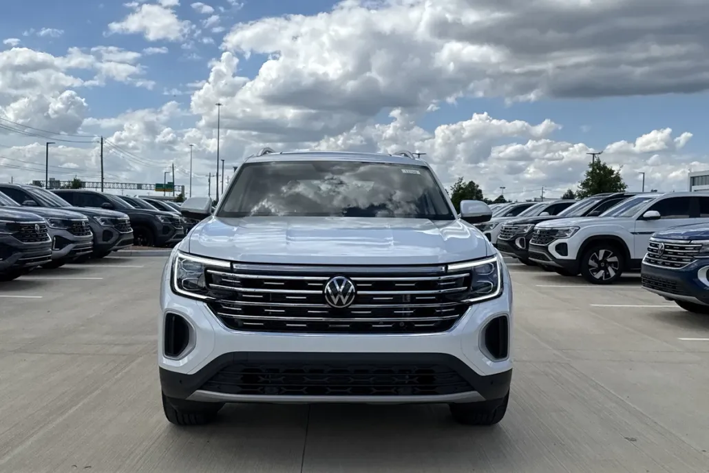 2025 Volkswagen Atlas SEL photo 1