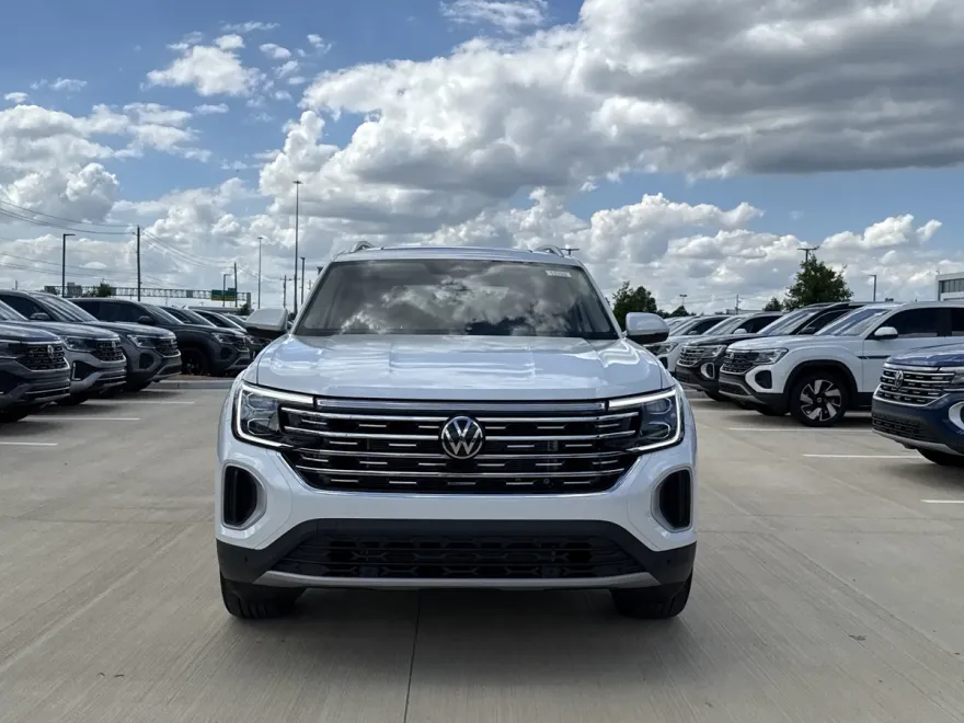 2025 Volkswagen Atlas SEL photo 1