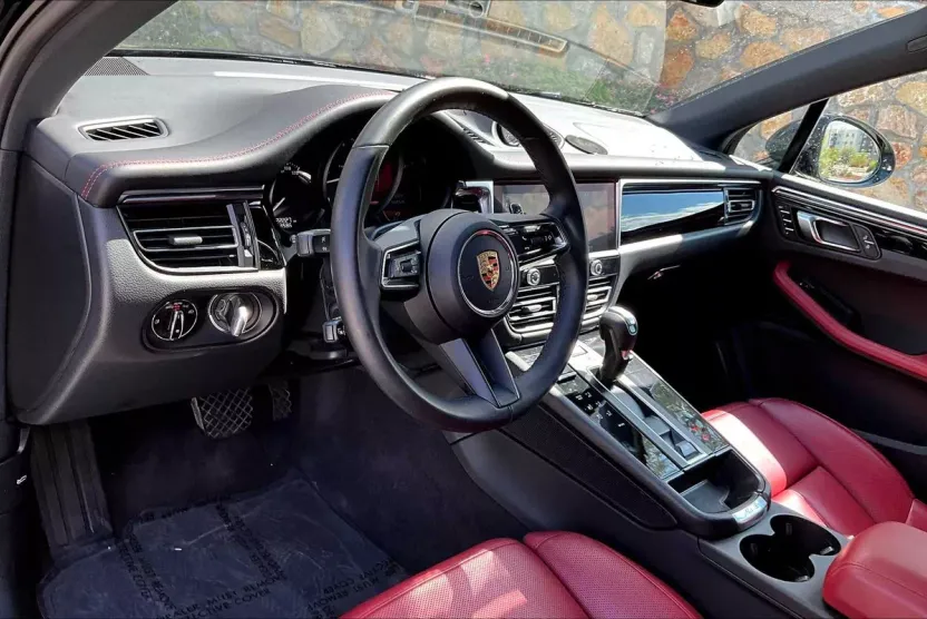 2024 Porsche Macan T photo 1