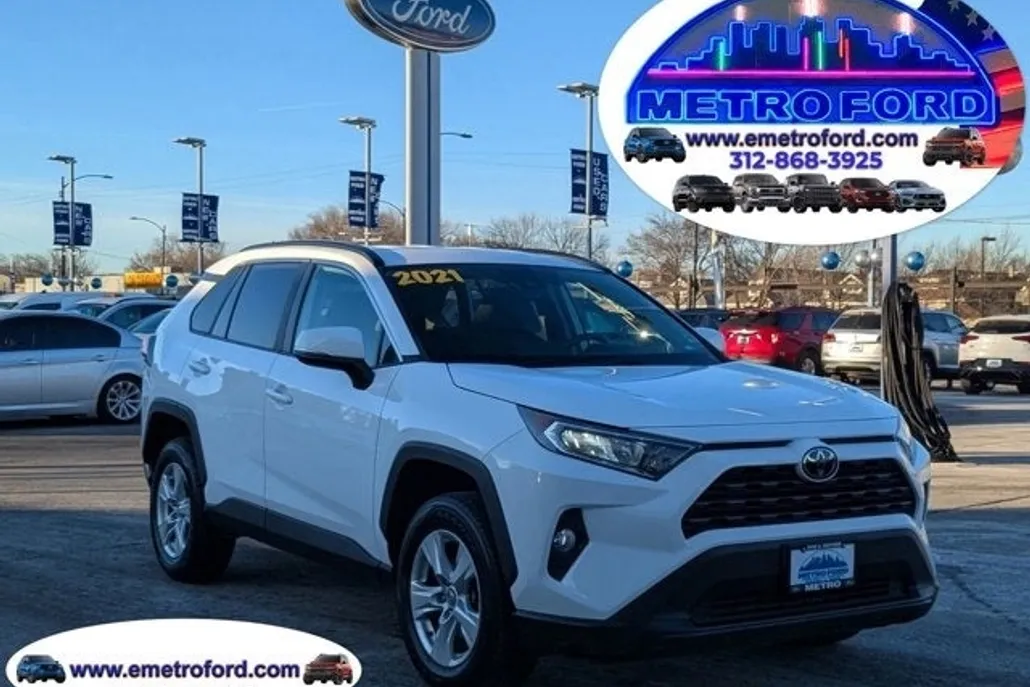 2021 Toyota RAV4 XLE photo 1