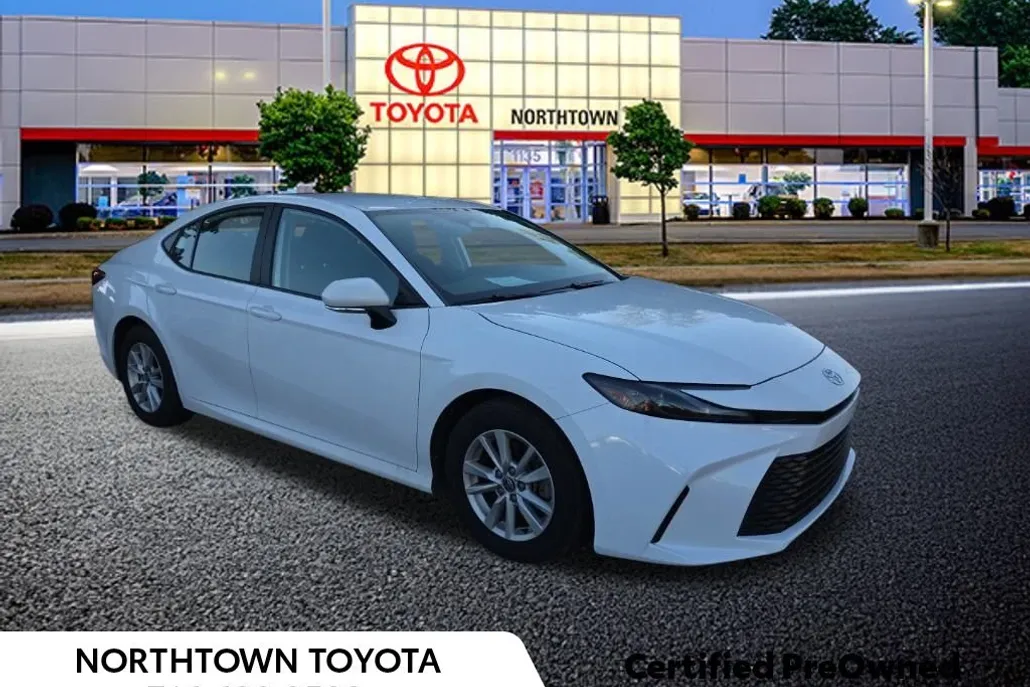 2025 Toyota Camry LE photo 1