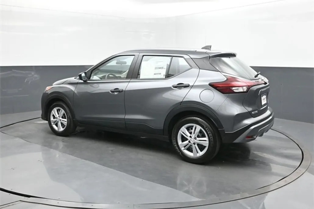 2025 Nissan Kicks Play S photo 1