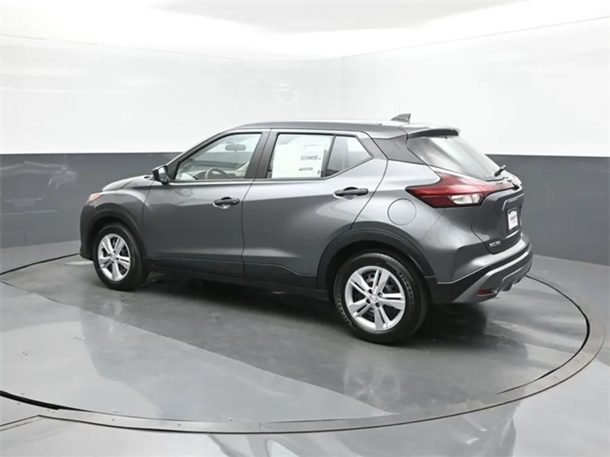 2025 Nissan Kicks Play S photo 1