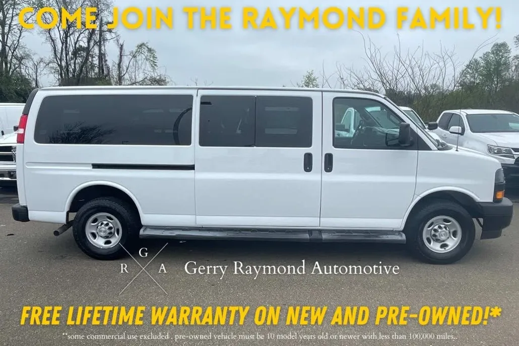 2022 Chevrolet Express 3500 LS Passenger Van photo 1