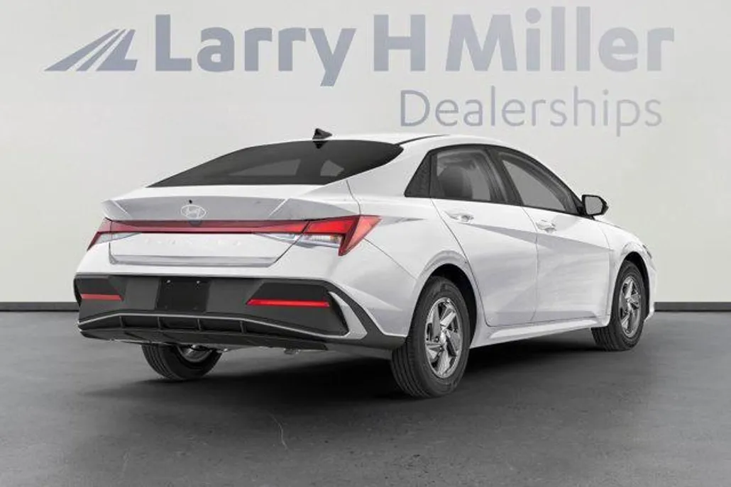 2025 Hyundai Elantra SE photo 1