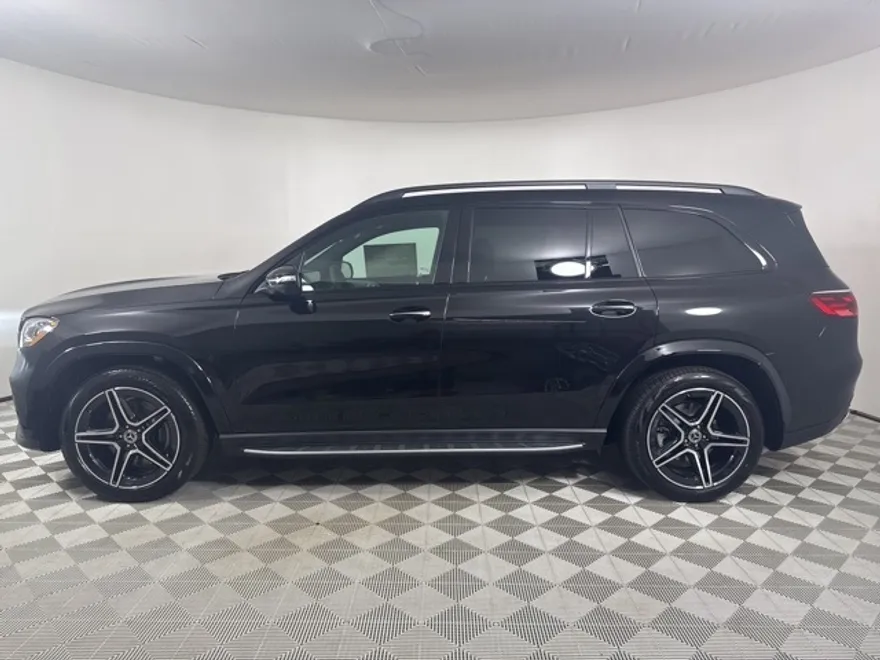 2026 Mercedes Benz GLS 450 4MATIC photo 1