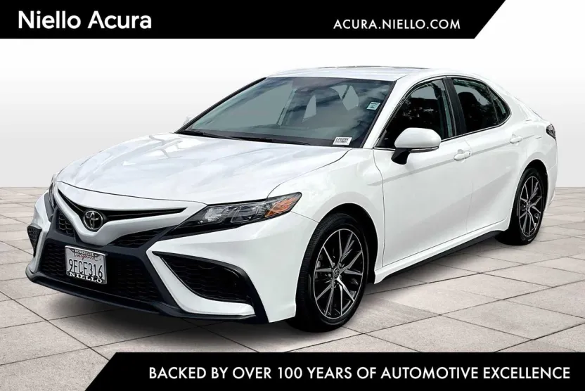 2023 Toyota Camry SE photo 1