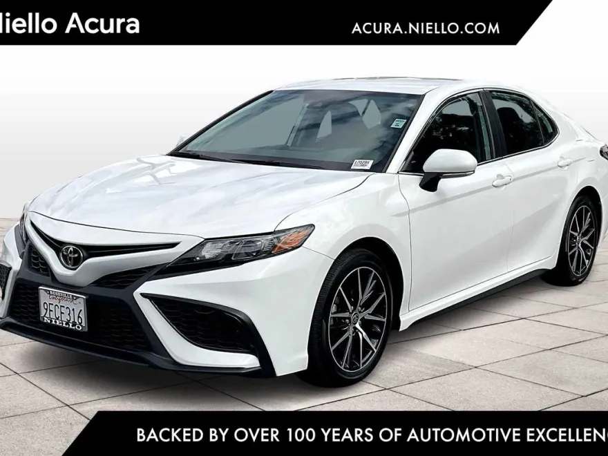 2023 Toyota Camry SE photo 1