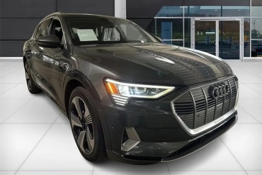 2019 Audi e-tron Prestige photo 1