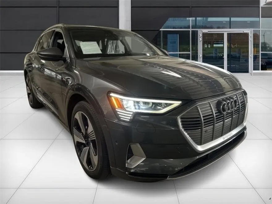 2019 Audi e-tron Prestige photo 1