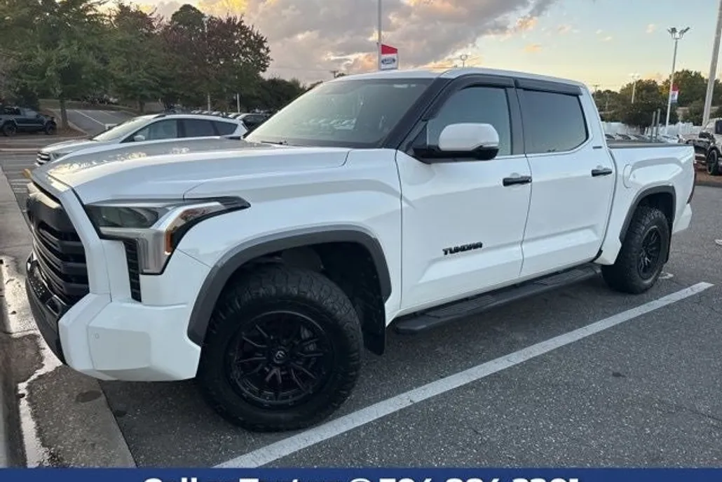 2023 Toyota Tundra Limited photo 1