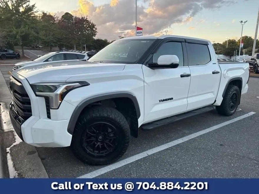 2023 Toyota Tundra Limited photo 1