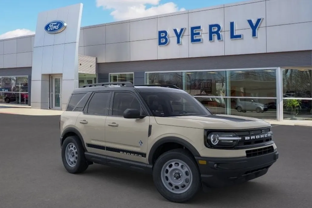 2024 Ford Bronco Sport Outer Banks photo 1