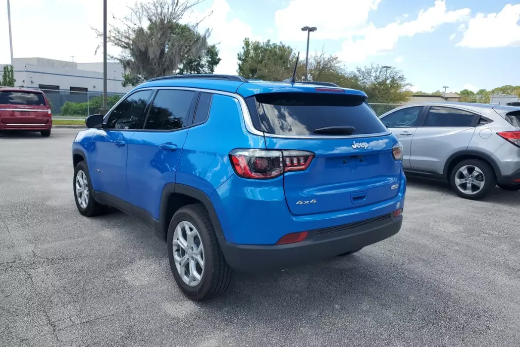 2024 Jeep Compass Latitude photo 1