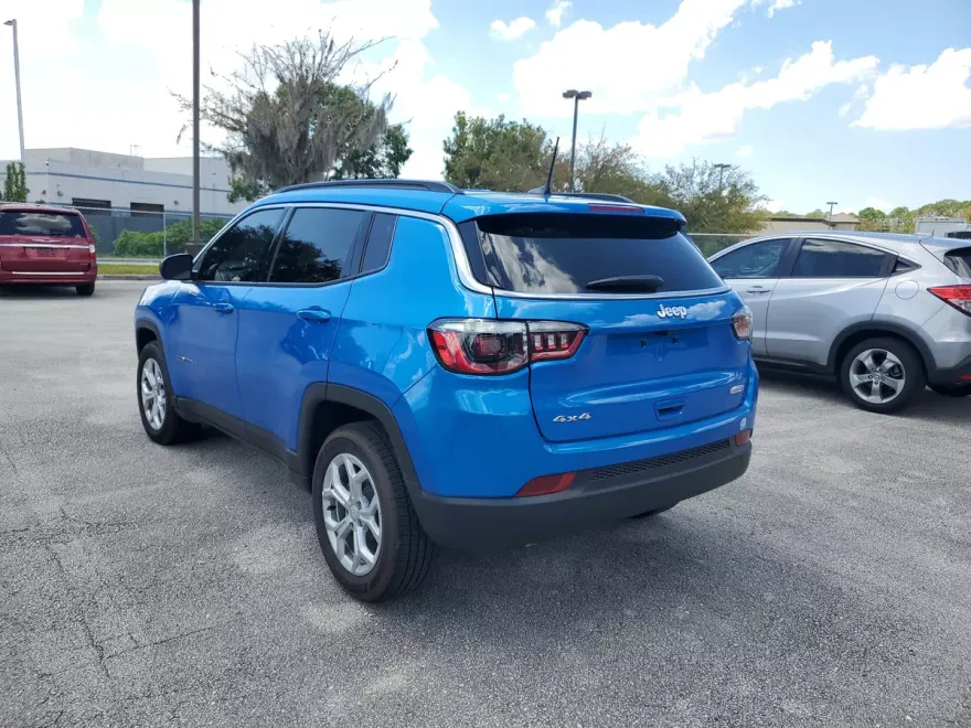 2024 Jeep Compass Latitude photo 1