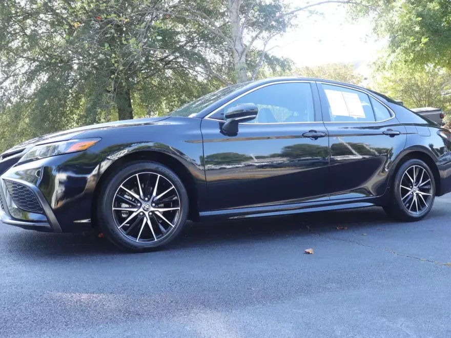 2023 Toyota Camry SE photo 1