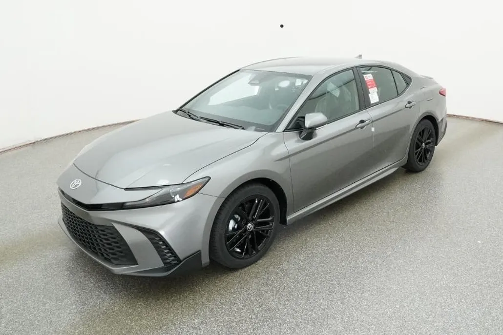 2026 Toyota Camry SE photo 1