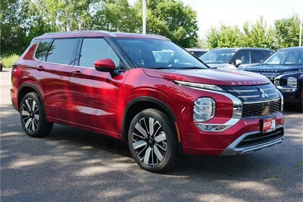 2025 Mitsubishi Outlander SEL photo 1