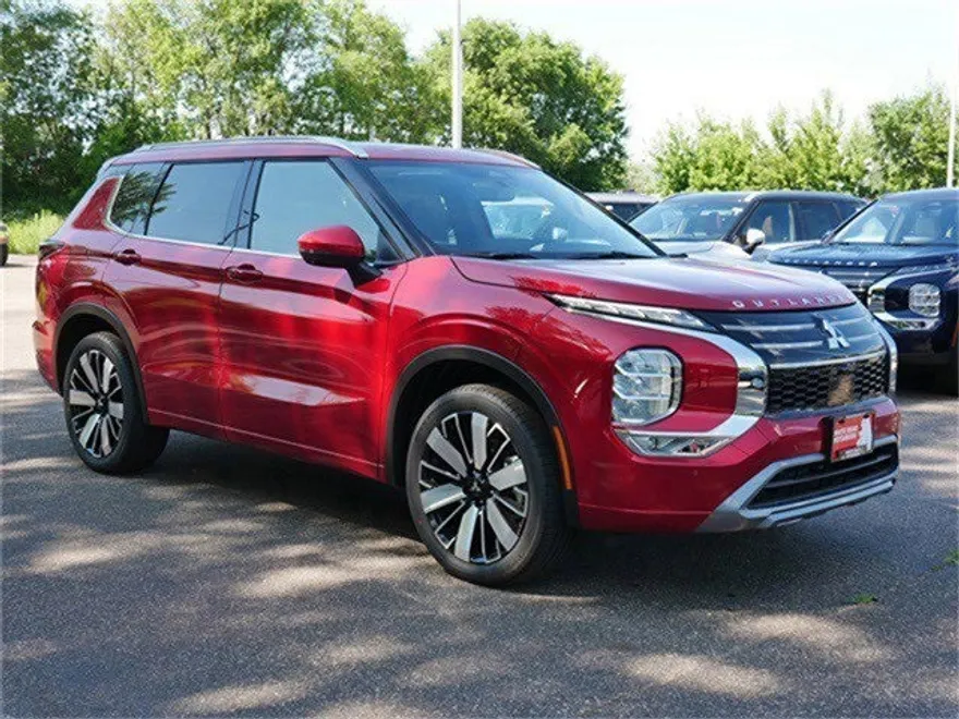 2025 Mitsubishi Outlander SEL photo 1