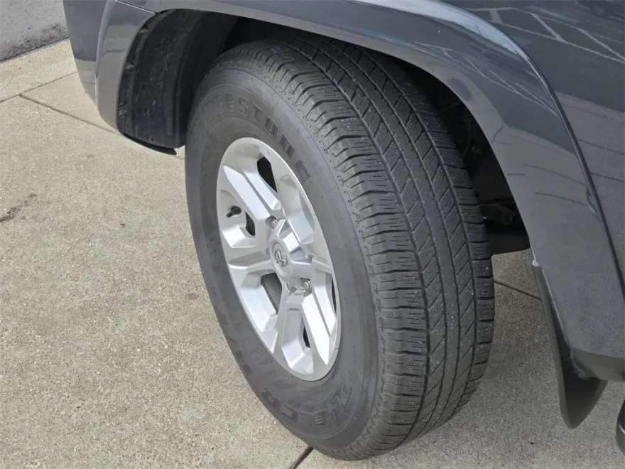 2024 Toyota 4Runner SR5 Premium photo 1
