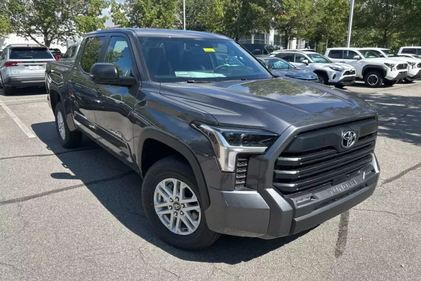 2026 Toyota Tundra SR5 CrewMax photo 1
