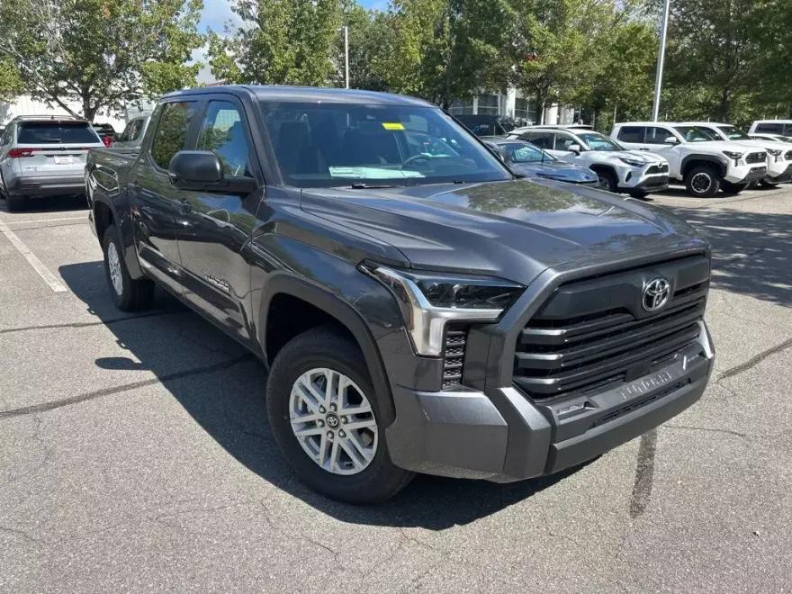 2026 Toyota Tundra SR5 CrewMax photo 1