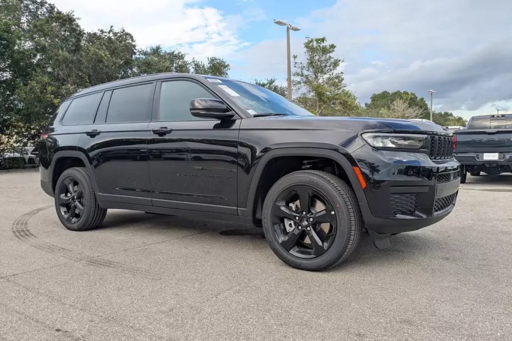 2025 Jeep Grand Cherokee Altitude photo 1