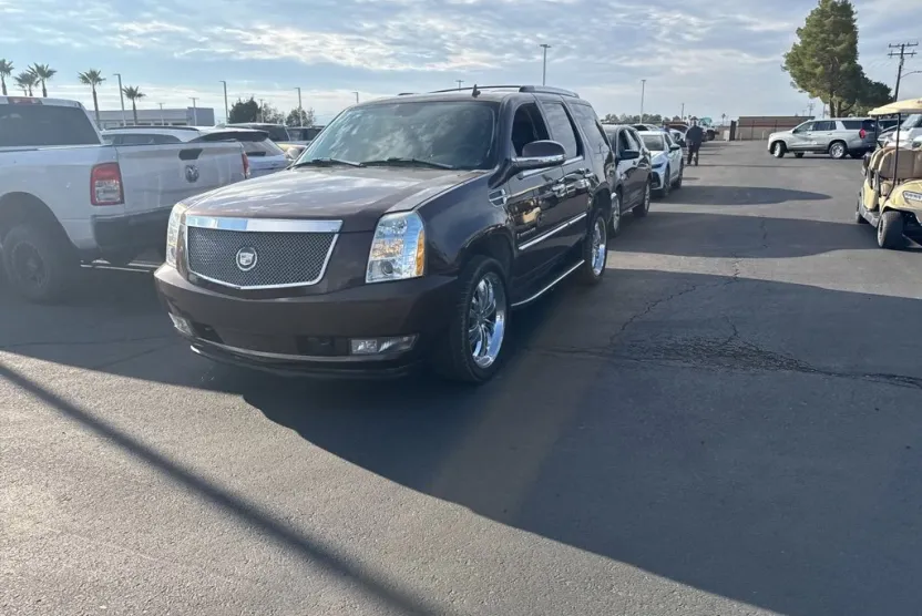 2007 Cadillac Escalade Luxury photo 1