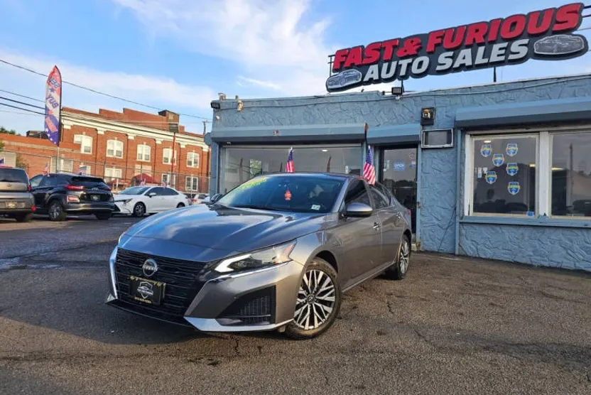 2023 Nissan Altima 2.5 SV photo 1